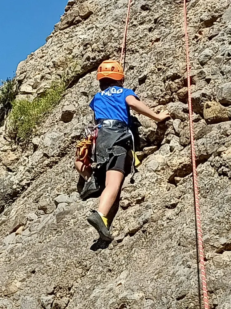 Escalando los Mallos de Riglos con base en El Desván del Campanero Escalada en los Mallos de Riglos desde el alojamiento rural El Desván del Campanero